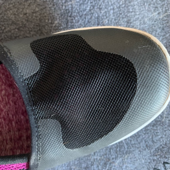 Teva Flats in a cool black and purple - Picture 4 of 5